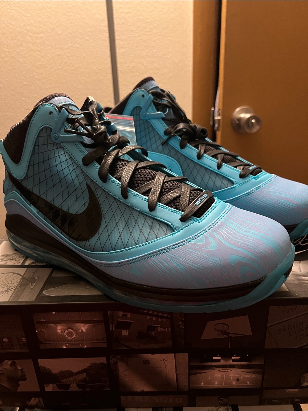 Nike LI sz 14 Men's Turquoise and Black Basketball Shoes